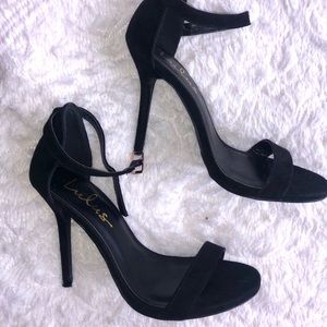 Black Pumps